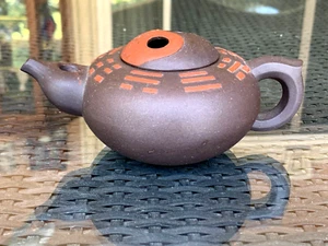 SCHÖNE CHINESISCHE ANTIKE YIXING ZISHA TON HANDGEFERTIGTE KLEINE 2 FARBEN TEEKANNE - Bild 1 von 10