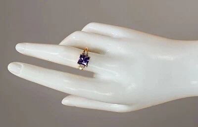 Anillo Estate Cuadrado Piedra Púrpura Y Circonita Tono Oro Talla 8 Foto 1 de 4