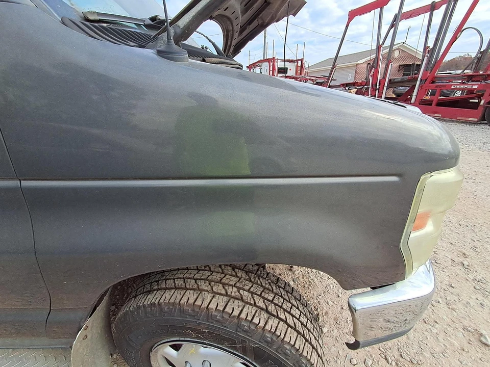 Used Front Right Fender fits: 2009 Ford E350 VAN Front Right Grade A — 第 1/4 张图片