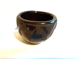 Small Native Amerian Jar/Bowl With Black on black Burnished Geometric pattern - Picture 1 of 13