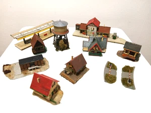 Faller ua. - H0 - Konvolut Bahnhof Bahnsteig - Gebäude Häuser Haus ---- CG 1316 - Bild 1 von 11