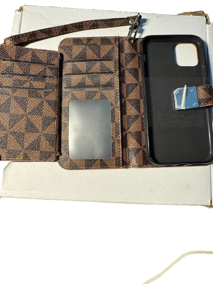 Funda de cuero de diseñador para iPhone 11 Pro con billetera y soporte para muñeca o llavero Foto 1 de 4