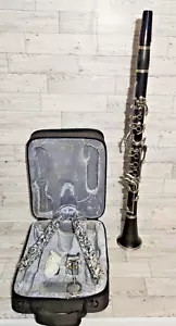 Clarinetto e custodia JEAN BAPTISTE JBCL482 solo per ricambi o riparazioni, non testato - Foto 1 di 20