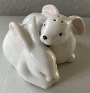 Vintage FITZ & FLOYD Japan Porcelain Easter Bunny Rabbit Salt & Pepper Shakers - Picture 1 of 8