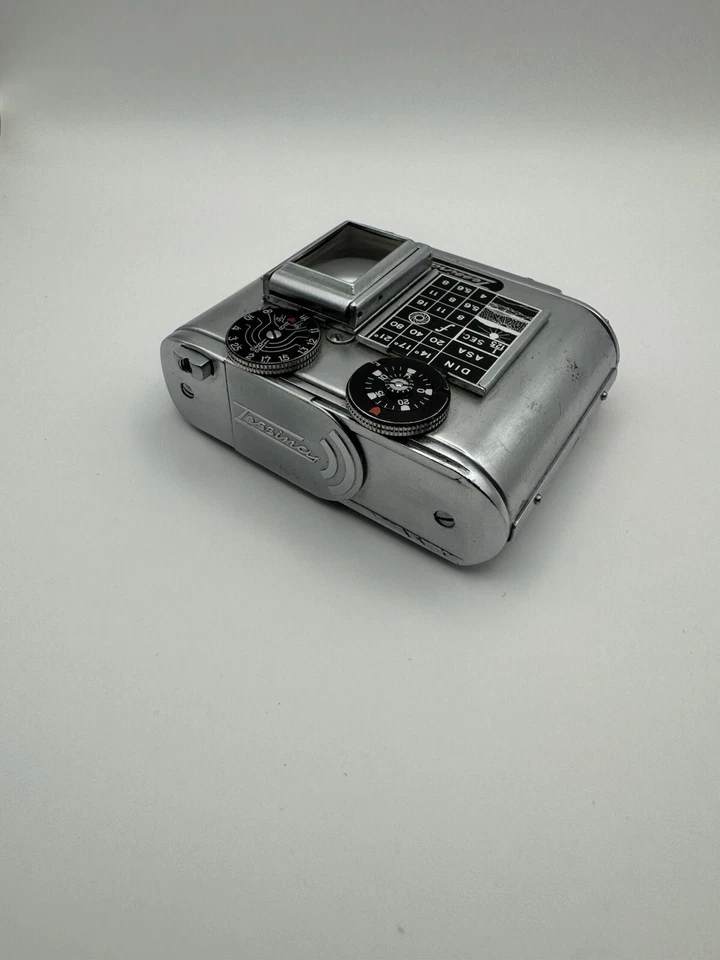 Cámara miniatura Tessina 35 mm con herramienta de reabastecimiento Foto 1 de 4