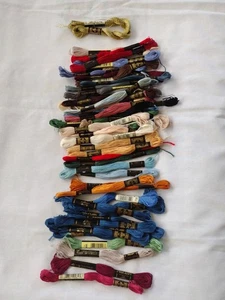 DMC VINTAGE 50 SKEINS LOT COTTON ASSORTED COLORS & 1 GOLDEN METALLIC NEW - Picture 1 of 6