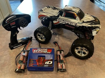Traxxas Stampede 2WD Electric Monster Truck W/2 Batteries & EZ Peak Fast Charger - Image 1 of 4
