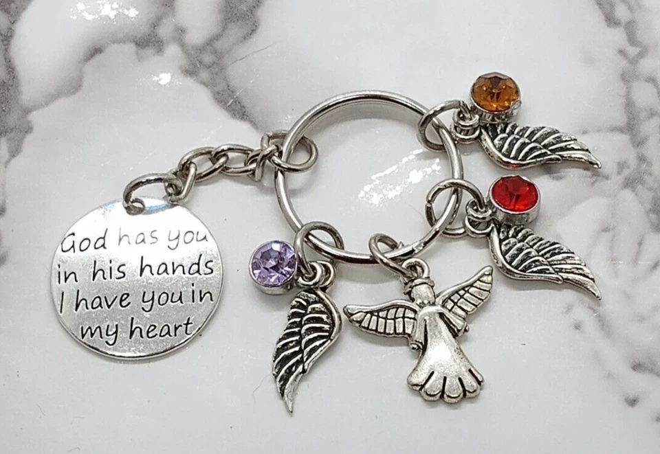 "Dios te tiene en sus manos..." Llavero conmemorativo simpatía regalo funeral Foto 1 de 1