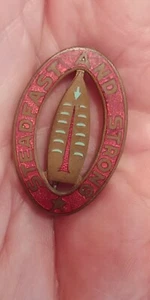 Original WWII 137th Field Artillery Pinback DI / DUI - German Made - Picture 1 of 2