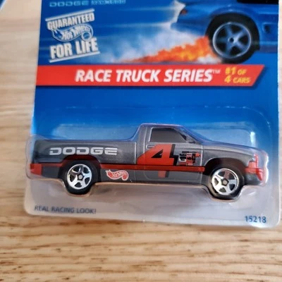 Camioneta de carreras Hot Wheels serie Dodge Ram 1500 1996 camioneta muy buena condición gris hecha en China  Foto 1 de 2