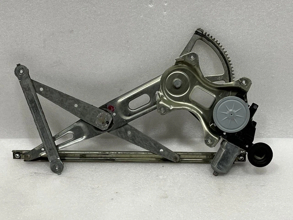 Toyota Prius 2008 lado del pasajero derecho puerta delantera o trasera ventana regulador motor Foto 1 de 4