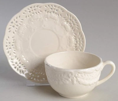 Juego de 4 tazas de té y platillos de encaje victoriano crema Foto 1 de 2