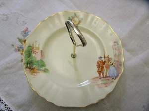 VINTAGE J & G MEAKIN YEOMAN OF THE GUARD HANDLED CAKE PLATE - Picture 1 of 7