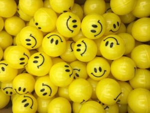 1000 Smile Emoji Balls Carnival Fun Fair Party Game Prizes Awards Vending Toys - Picture 1 of 1