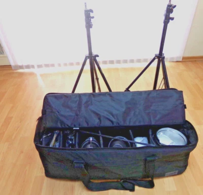 Impact Lighting Photography 2-light set with bag, reflectors and stands - Image 1 of 4