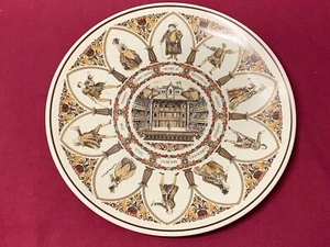 WEDGWOOD -- SHAKESPEARE -- COMMEMORATIVE DINNER PLATE - Picture 1 of 2