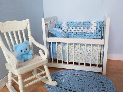 Almohada edredón miniatura para casa de muñecas de 5 piezas para guardería/bebé/cuna/manta/colcha Foto 1 de 4