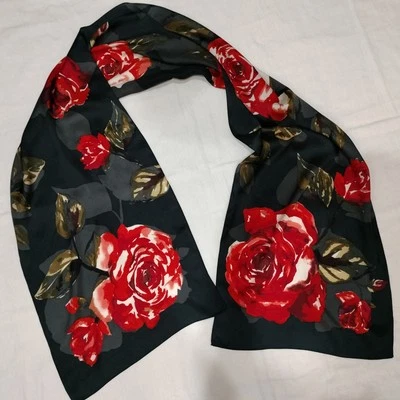 Bufanda vintage de seda satinada negra con rosas rojas 68" x 13,5" Foto 1 de 4
