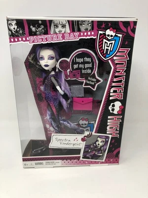 Serie de fotos Monster High-Class Spectra Vondar Geist Y4312 Foto 1 de 4