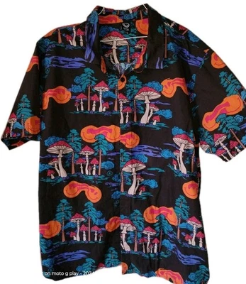 Camisa NEFF Psicodélica Cara Sonriente Hongos Bosque Manga Corta Abotonada Talla XL Foto 1 de 3