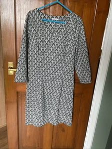 Geometric Print black and white Office Dress Size 12 ,stretchy Comfortable - Picture 1 of 3
