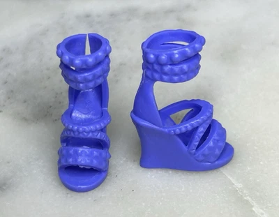 Fashionistas *Barbie* Zapatos: Púrpura Tachonado Correa en el Tobillo Cuñas Foto 1 de 4