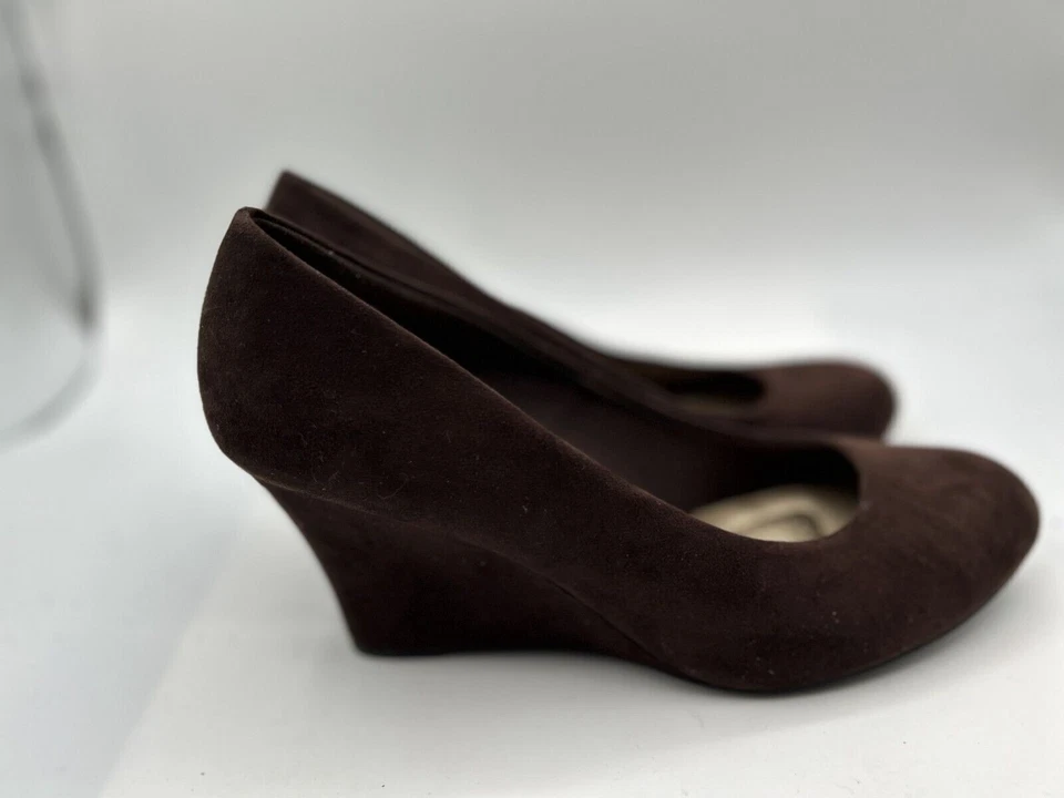 Alex Flex Comfort Court Heels Women's Sz 9.5 17203S1931 Brown Faux Suede - Image 1 of 4