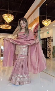 Top Sharara in seta neutra nuova presentazione con dupatta per abbigliamento reception - Foto 1 di 10