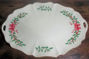 Lenox "HOLIDAY" Oval Serving Platter/Tray, 16" ~ Scalloped/Gold Trim/Open Handle - Picture 1 of 3