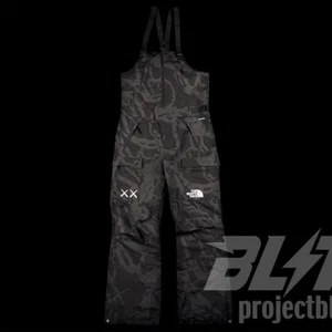 FW21 The North Face x Kaws 3M DryVent Freeride Bibs Sz Small 2021 - Picture 1 of 4