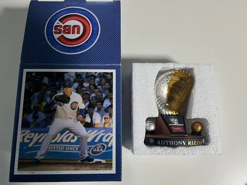 Anthony Rizzo, Cubs  2016 Rawlings Platinum Gold Glove Awards Winner Figurine Cover