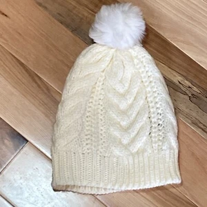 Vince Camino Girls White Knit Hat With Pom Winter - Picture 1 of 3