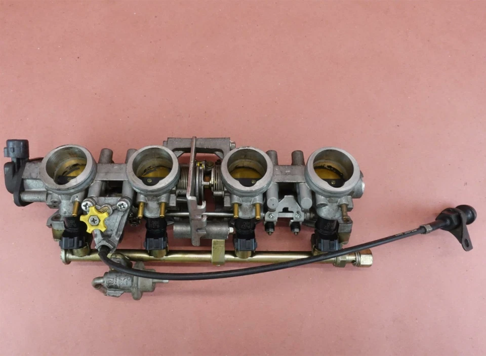 2002 - 2007 Honda CB900 CB 900 OEM Frame Cover Neck Rubber Mount Bracket - Image 1 of 4