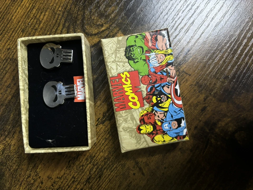 Punisher abotoaduras retrô na caixa oficialmente licenciadas pela MARVEL - Imagem 1 de 2