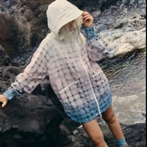Free People Movement Singin in The Rain bedruckte verstaubare Jacke. S - Bild 1 von 8