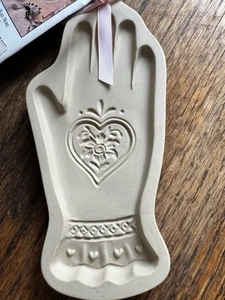 Brown Bag Cookie Art 1996 Heart In Hand Cookie & Craft Mold Unused With Tag - Picture 1 of 8