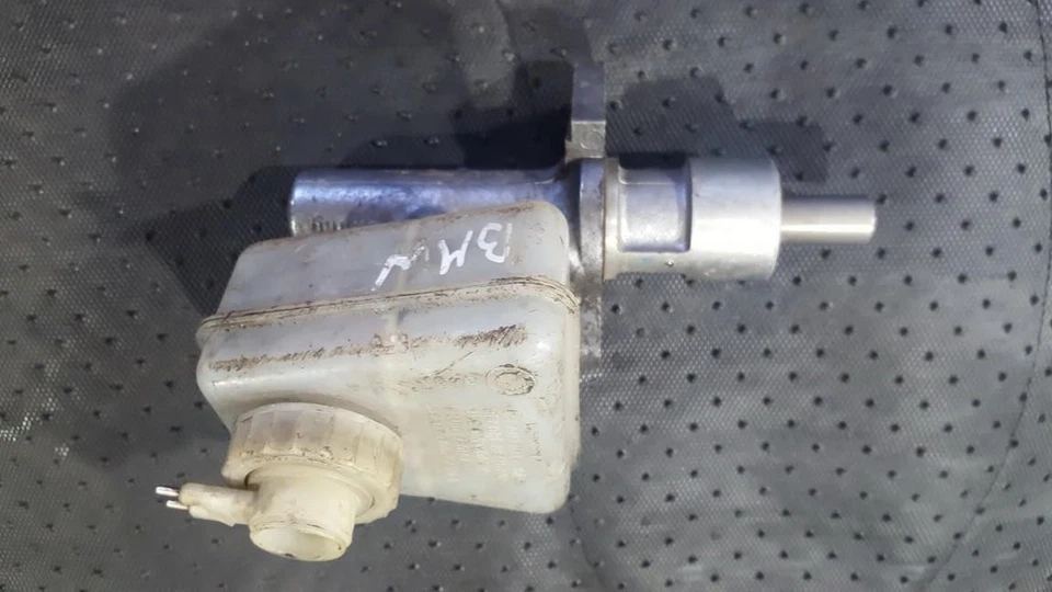 BMW 5-Series 1989 Brake Master Cylinder 32066257, Genuine #208331-38 - Image 1 of 1