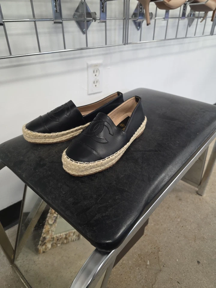 Chanel 18A Azul Marino Oscuro Piel de Cordero Cuero Logo CC Alpargata Ballet Plana 35 Foto 1 de 3