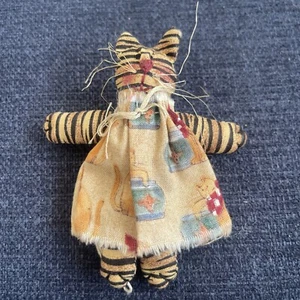 Cat Ornaments Hand Made Christmas Holiday Primitive Folk-Art Cloth 4” Doll Pin - Picture 1 of 5