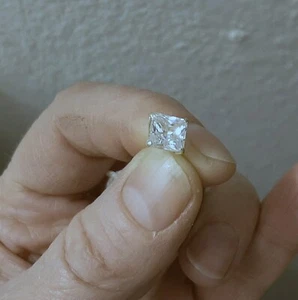 Schöner quadratischer Zirkonia Anhänger, 4 Krappen Goldfassung - Bild 1 von 3