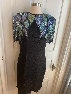 VESTIDO VAINA ESCALA VINTAGE NEGRO CON CUENTAS LENTEJUELAS MULTICOLORES EN LA PARTE SUPERIOR-TALLA XL!! Foto 1 de 4