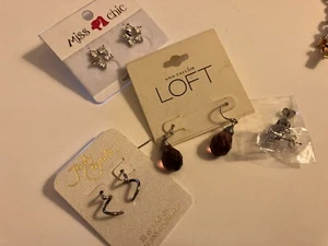 vintage estate lot of pierced earrings . loft - Picture 1 of 4