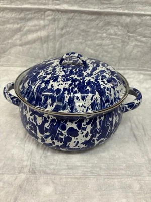 Golden Rabbit Enamelware - Grey Swirl Pattern - 2.5 Quart Dutch Oven.  - Image 1 of 4