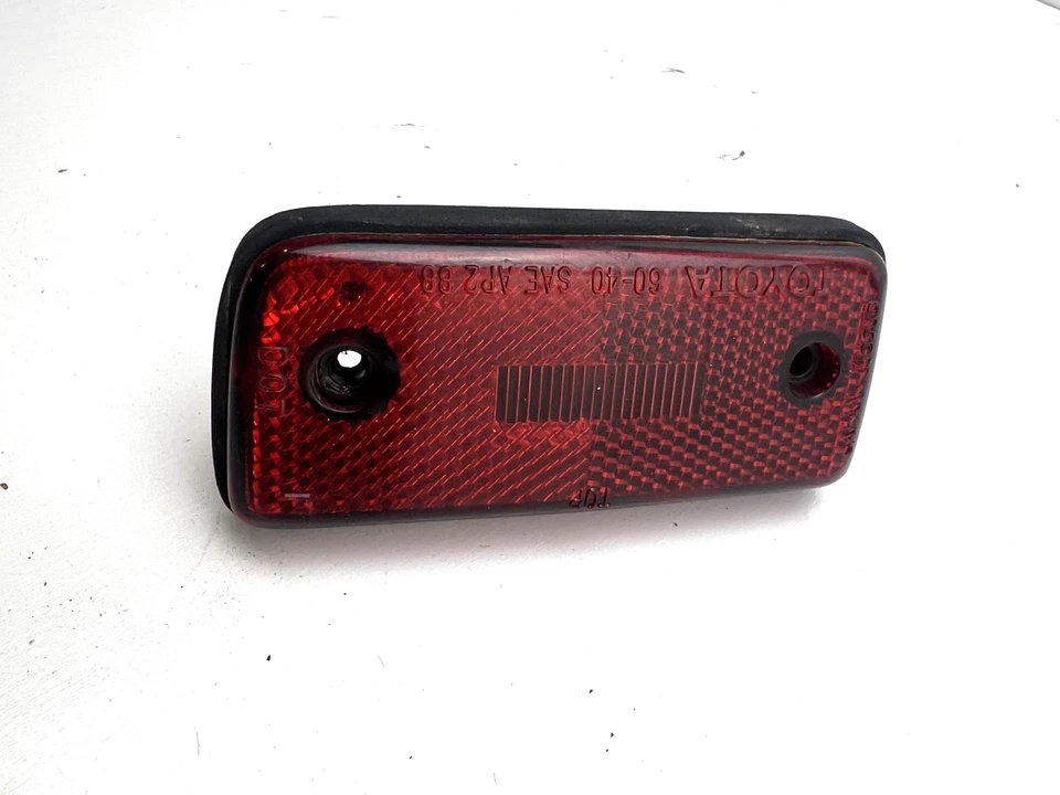 93-95 TOYOTA LAND CRUISER PASSENGER SIDE REAR SIDE MARKER  - Image 1 of 4