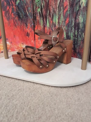 Zapatos de mujer vintage talla 8 material hecho por el hombre (madera sintética y cuero) súper lindos Foto 1 de 4