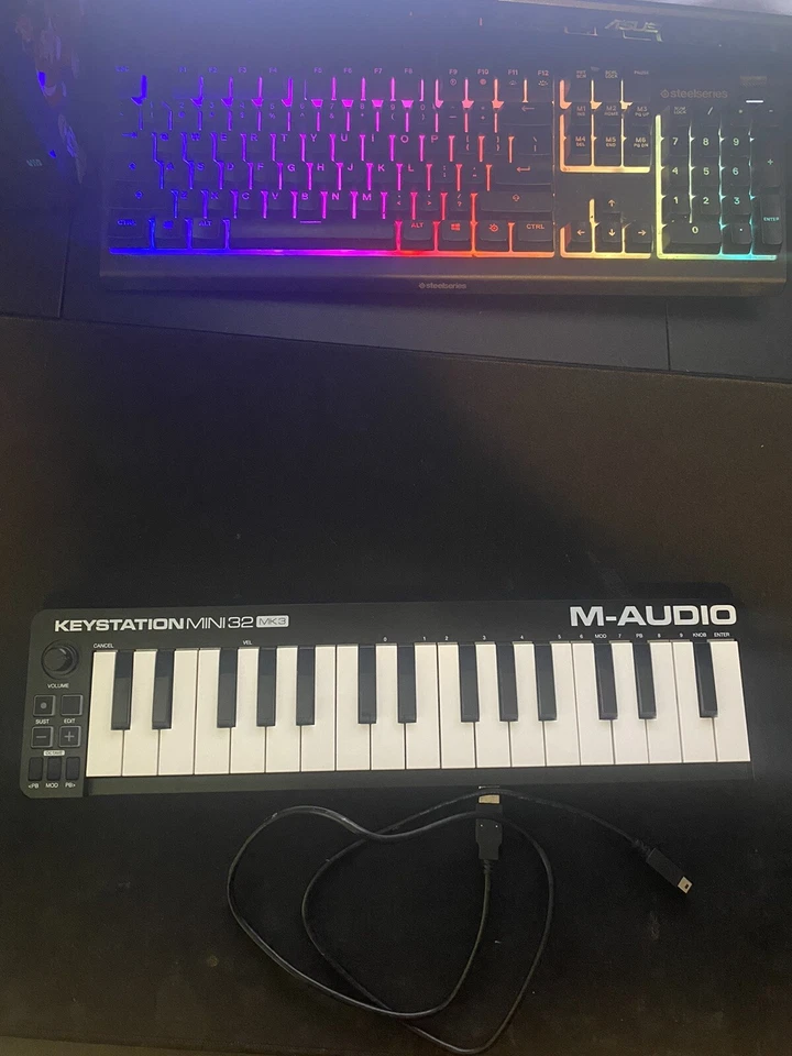 M-Audio Keystation Mini 32 MK3 Keyboard Controller W/ USB Cable - Image 1 of 1