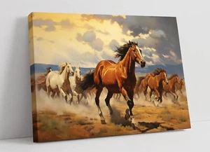 WILDE PFERDE LAUFEN AUF OFFENEN EBENEN - PREMIUM GERAHMTER LEINWAND KUNST BILDDRUCK - Bild 1 von 3