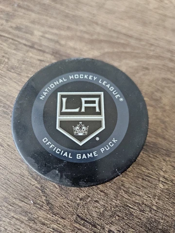Los Angeles Kings Game Puck NHL  OFFICIAL GAME PUCK LA Cover