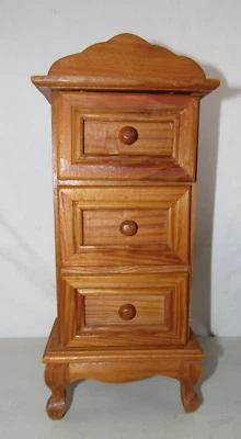 CASA DE MUÑECAS DE MADERA NATURAL MINIATURA ARMARIO DE PIE 3 CAJONES COFRE DE ROPA Foto 1 de 4