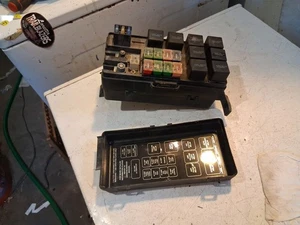 Dodge Ram 1500 1994-1997 compartimento del motor caja de fusibles y relés sin probar - Imagen 1 de 11